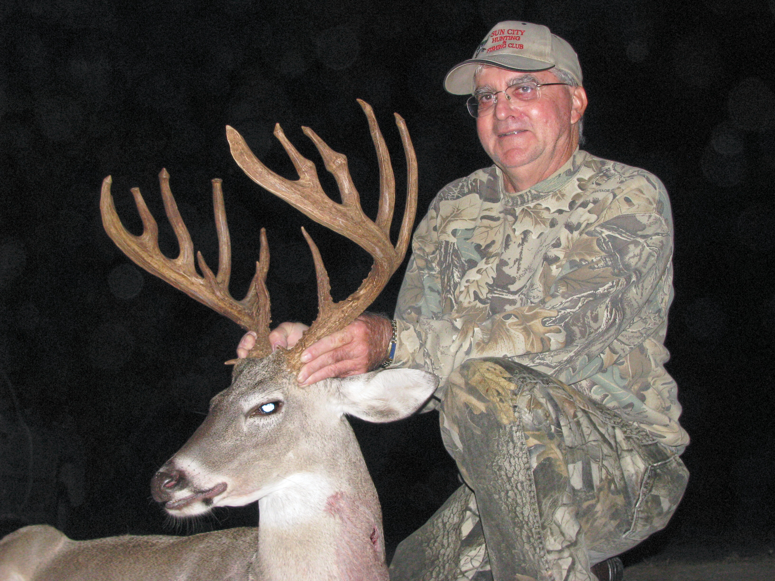 Hooks and Horns Outdoors