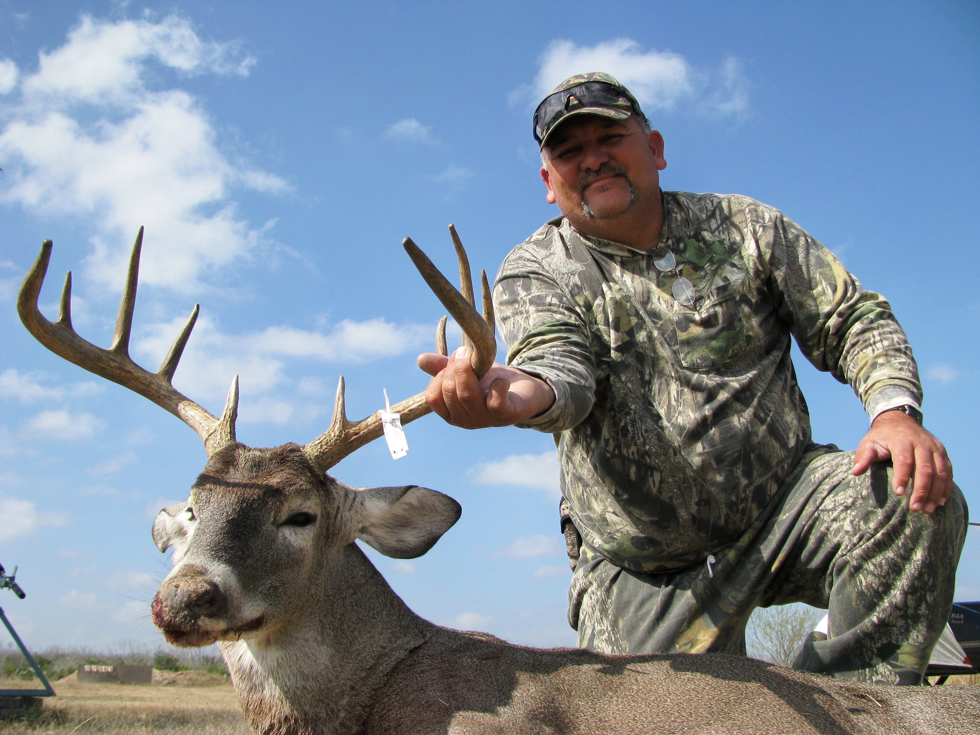 Hooks and Horns Outdoors