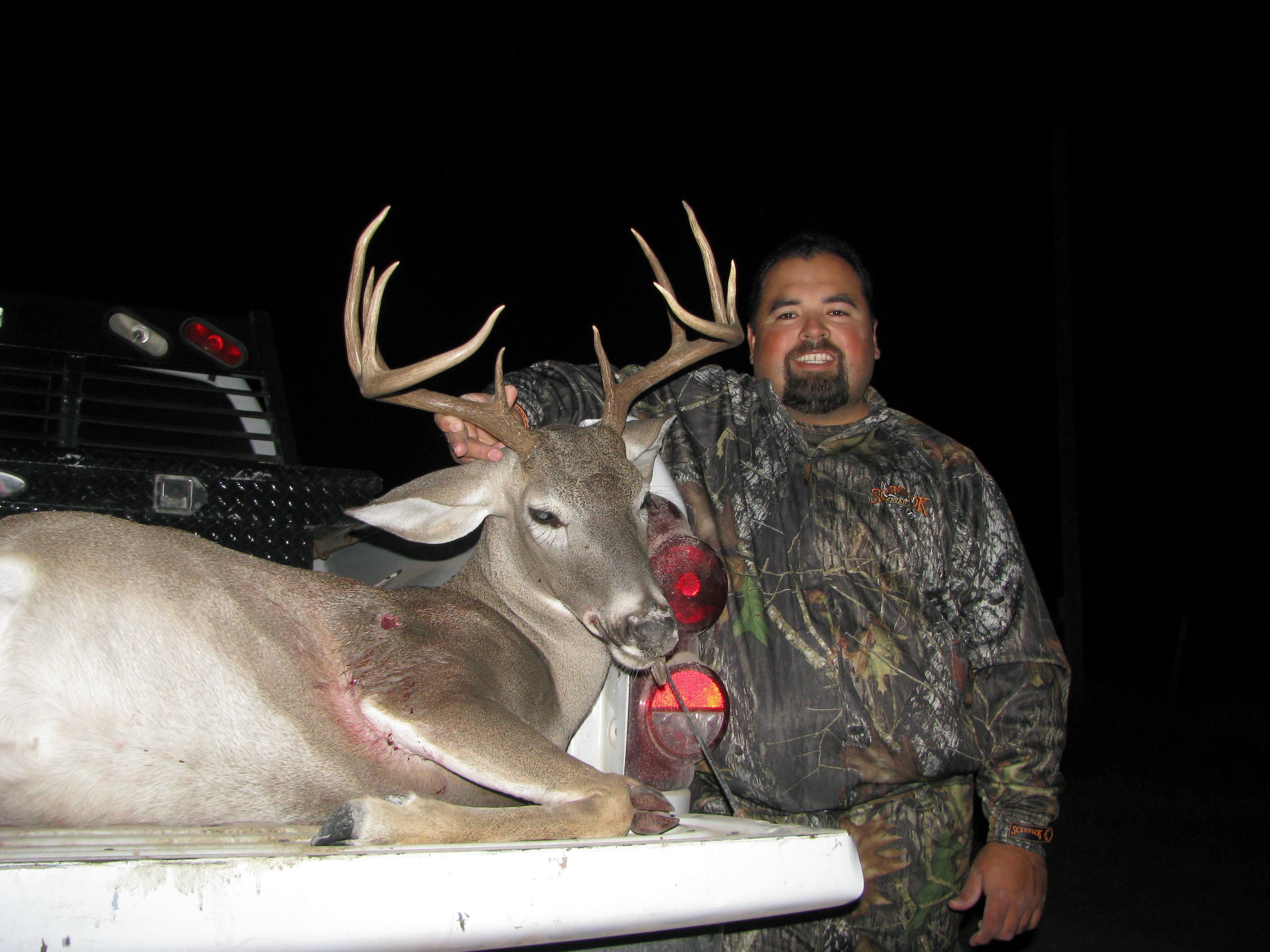 Hooks and Horns Outdoors