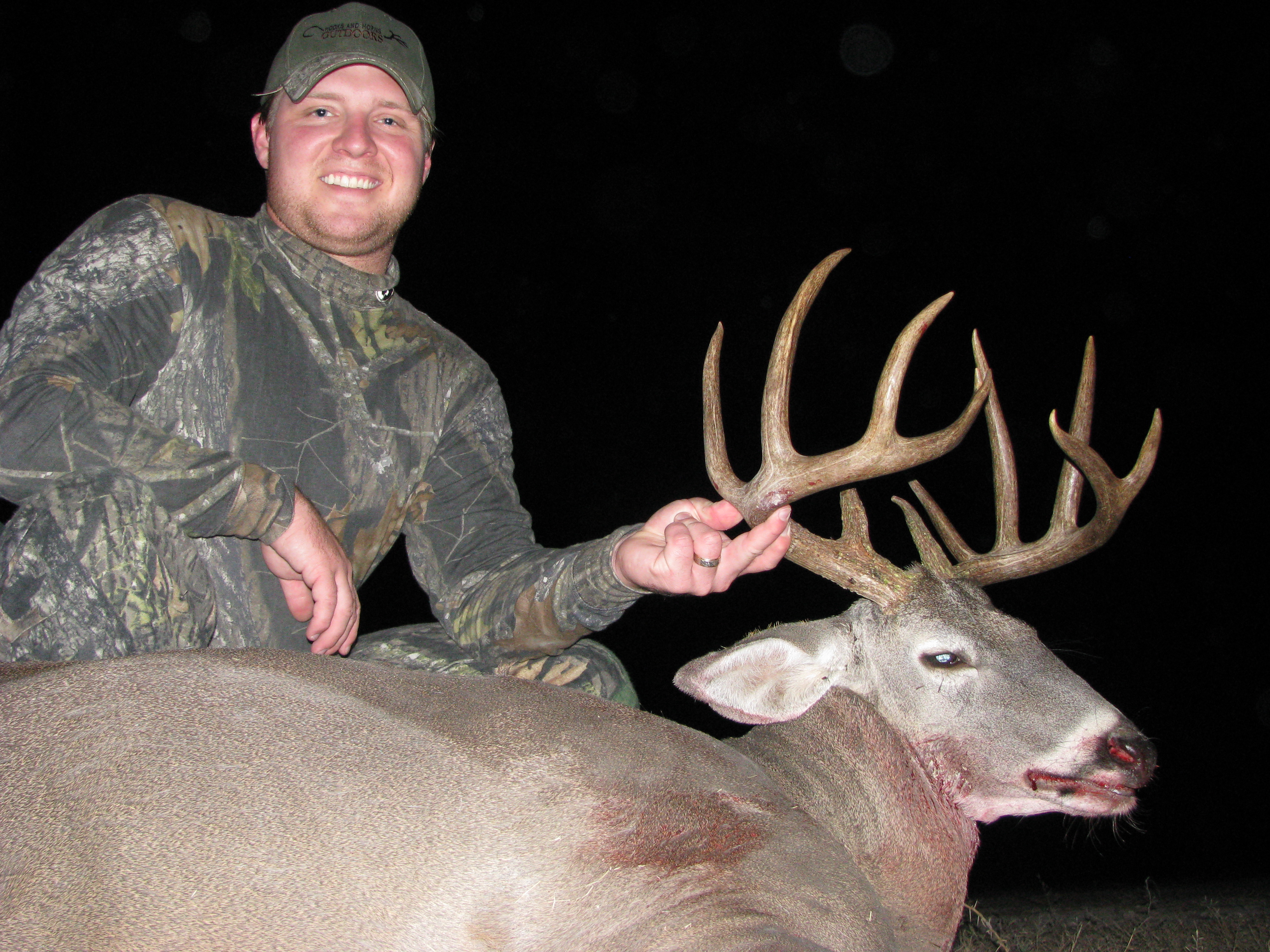 Hooks and Horns Outdoors